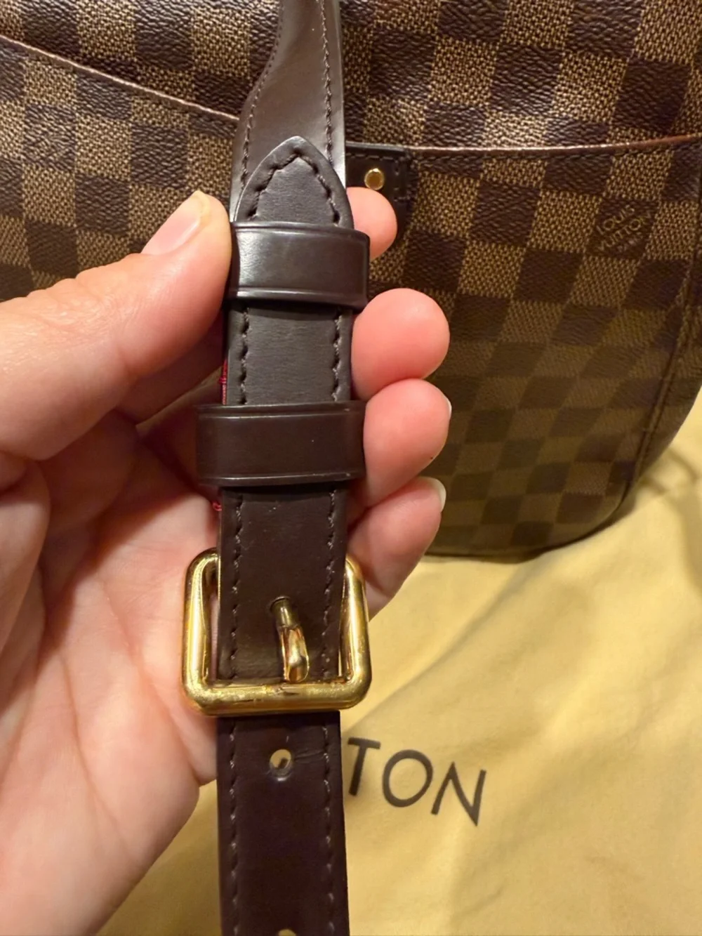 Louis Vuitton Brown Damier Ebene Shoulder Bag with Red Strap Lining - Picture 4 of 10